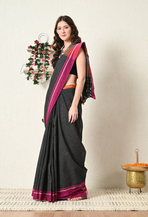 Anika Handwoven Patteda Anchu  Cotton Checked Saree - Black