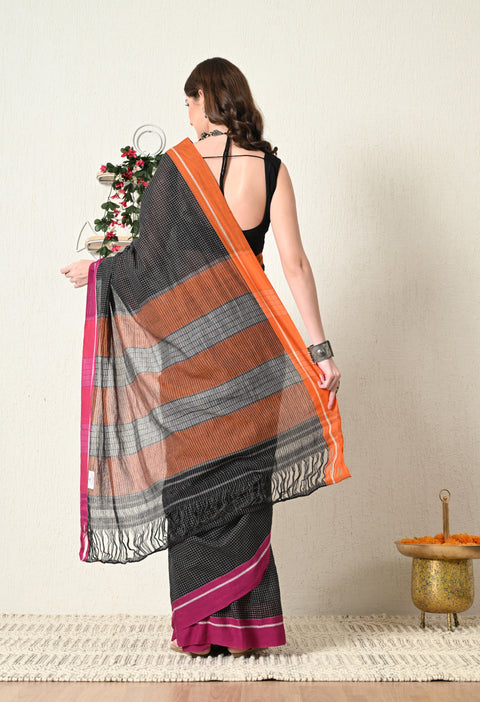 Anika Handwoven Patteda Anchu  Cotton Checked Saree - Black