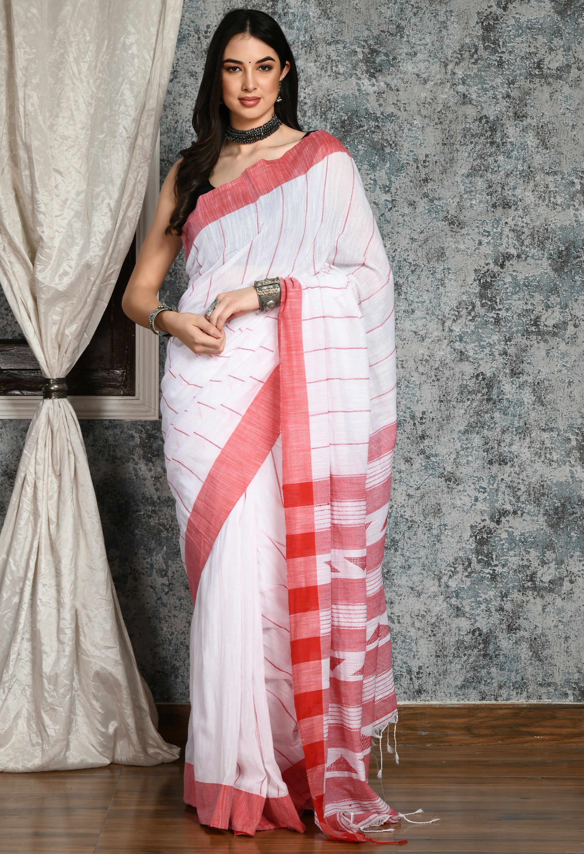 White with Red Handwoven Cotton Saree - Swapna Creation