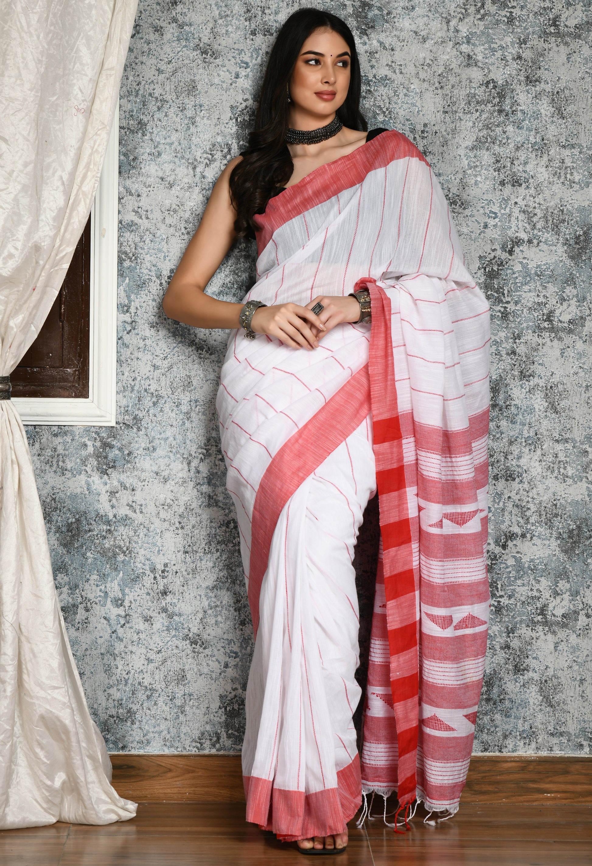 White with Red Handwoven Cotton Saree - Swapna Creation