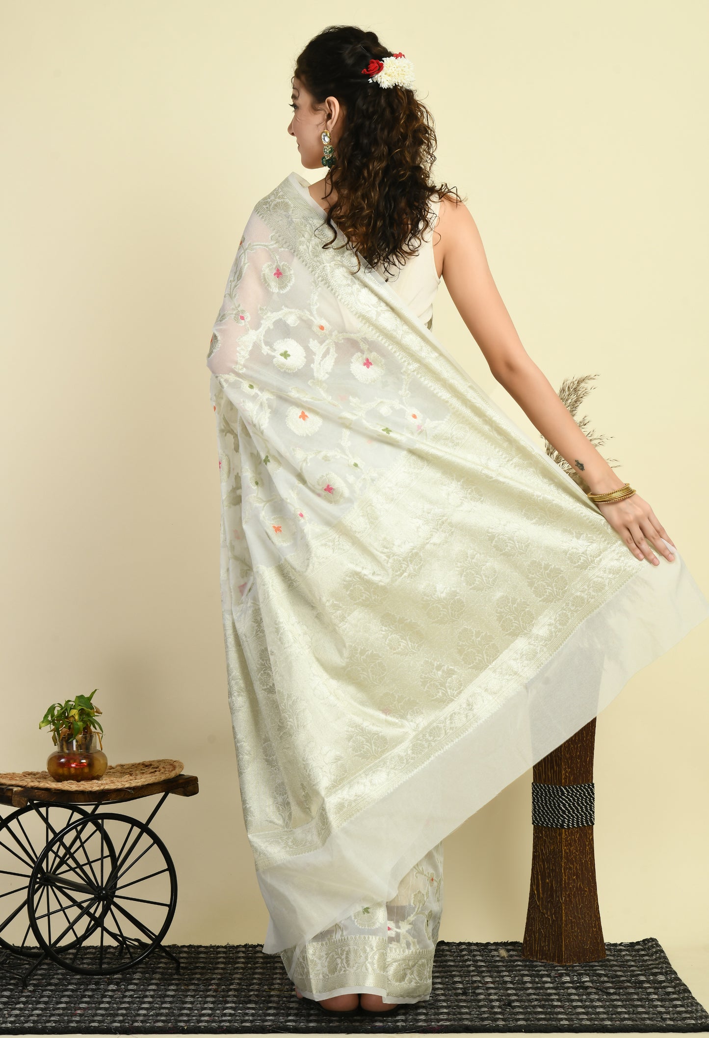 White Banarasi Semi Georgette Meenakari Soft Silk Saree