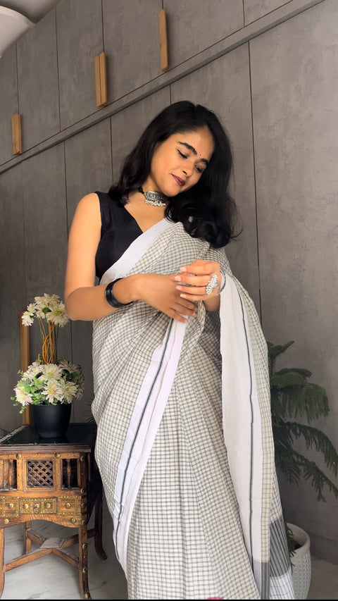 Bhavika Handwoven Patteda Anchu   Cotton Checked Saree - Off White