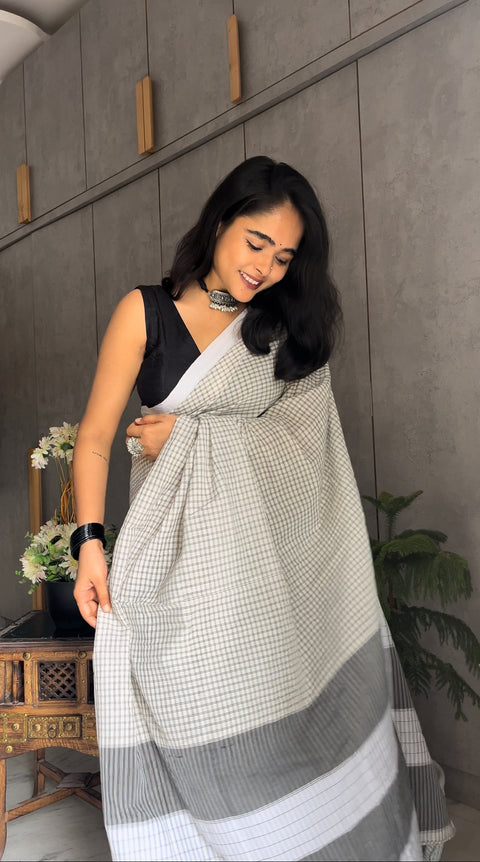 Bhavika Handwoven Patteda Anchu   Cotton Checked Saree - Off White