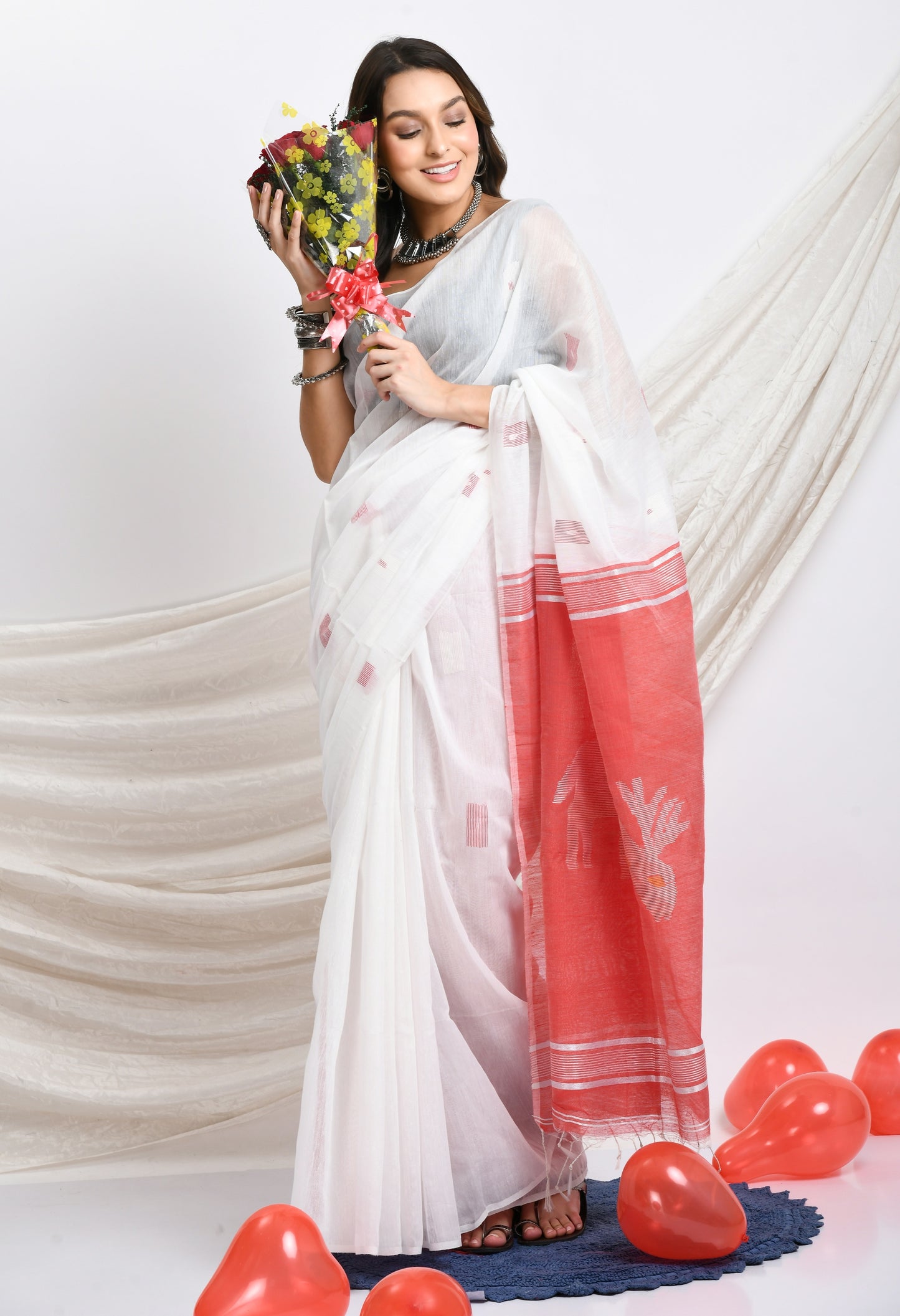White with Red Cotton Silk Handwoven Jamdani Saree - Swapna Creation