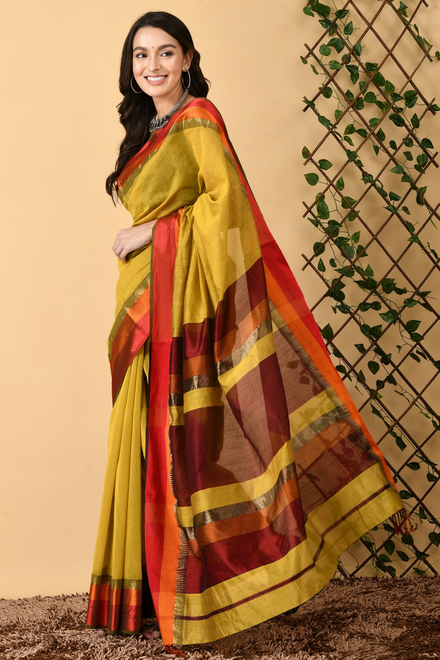 Medallion Yellow Pure Silk Cotton Handwoven Maheshwari Saree - Swapna Creation