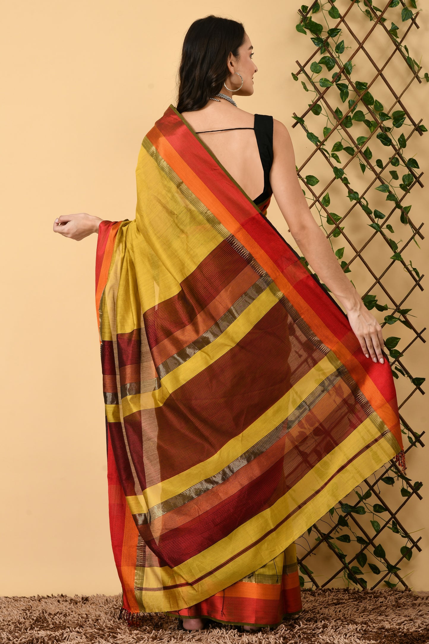 Medallion Yellow Pure Silk Cotton Handwoven Maheshwari Saree - Swapna Creation