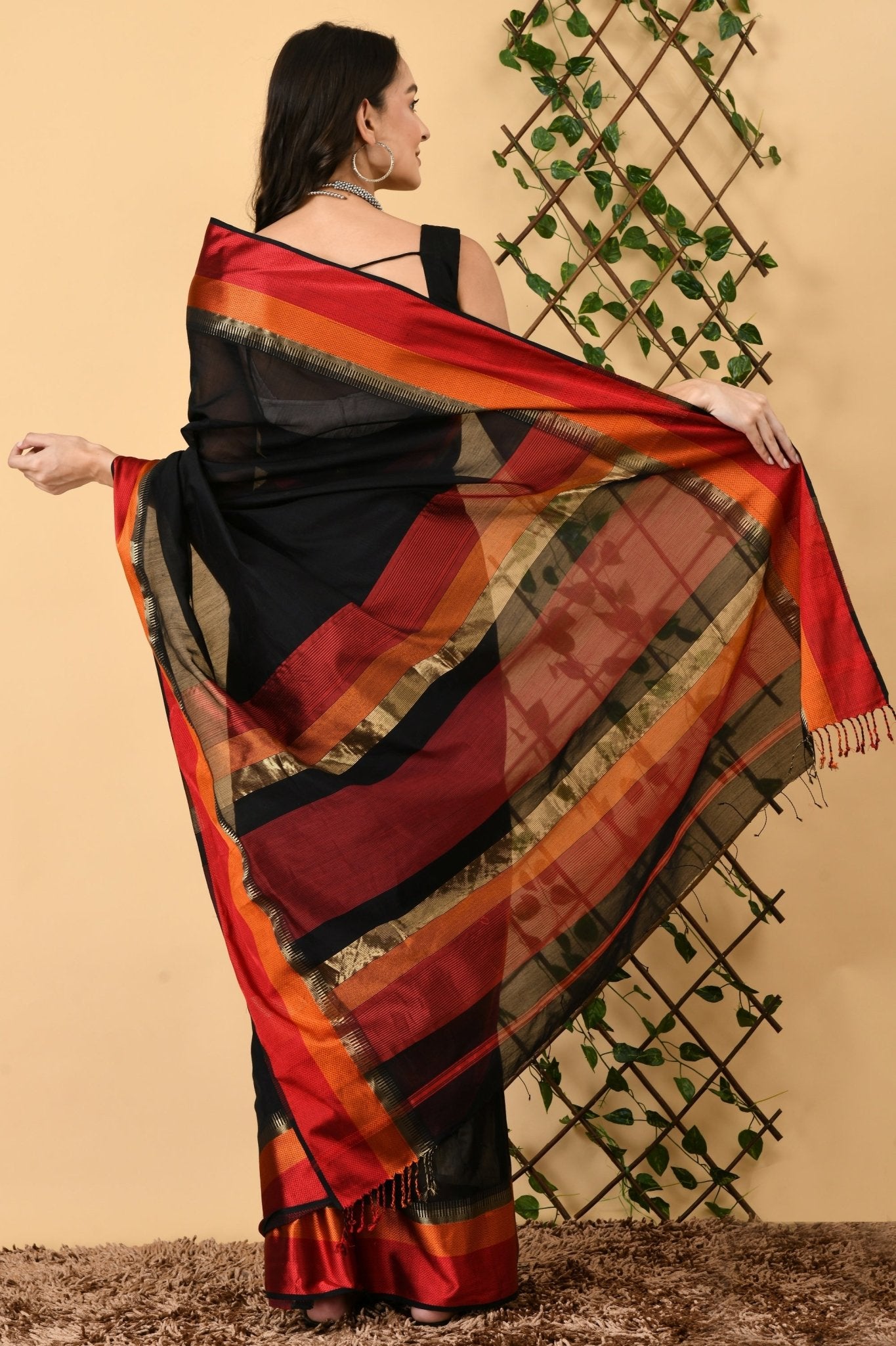 Swapna Creation Black Pure Silk Cotton Handwoven Maheshwari Saree - Swapna Creation